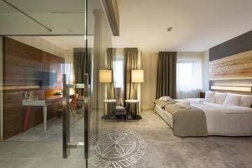 Фото номера Стандартный двухместный номер с 1 кроватью Отель Hotel Kopieniec Fizjo- Med &amp; SPA г. Мужасихле 2