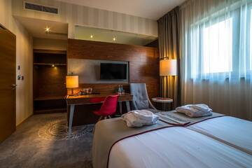 Фото номера Двухместный номер эконом-класса с 1 кроватью Отель Hotel Kopieniec Fizjo- Med &amp; SPA г. Мужасихле 3