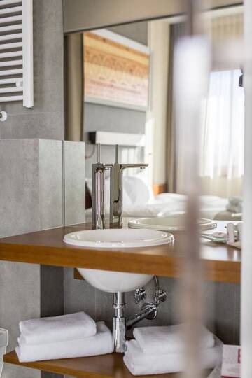 Фото номера Двухместный номер с 1 кроватью и видом на горы Отель Hotel Kopieniec Fizjo- Med &amp; SPA г. Мужасихле 6