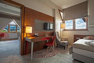 Фото номера Люкс с видом на горы Отель Hotel Kopieniec Fizjo- Med &amp; SPA г. Мужасихле 2